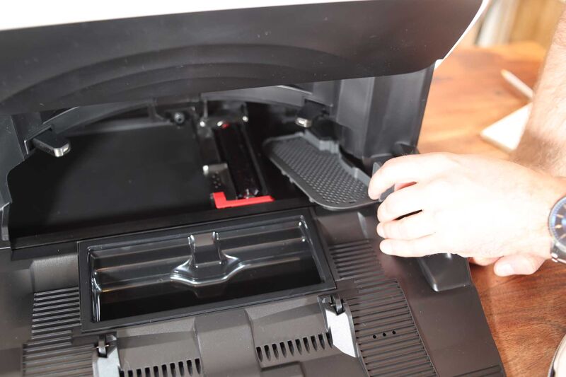Removing the Ultra station filter of the Roborock S8 Pro Ultra